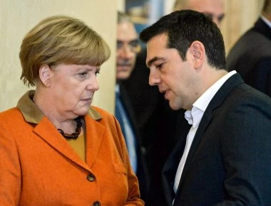 Bloomberg: Η Μέρκελ «χαρίζει» στον Τσίπρα τις συντάξεις - Το «αντάλλαγμα» άγνωστο